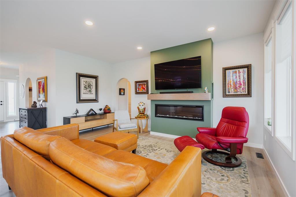Photo 11 of 29 Cairn Crescent, Dugald MB