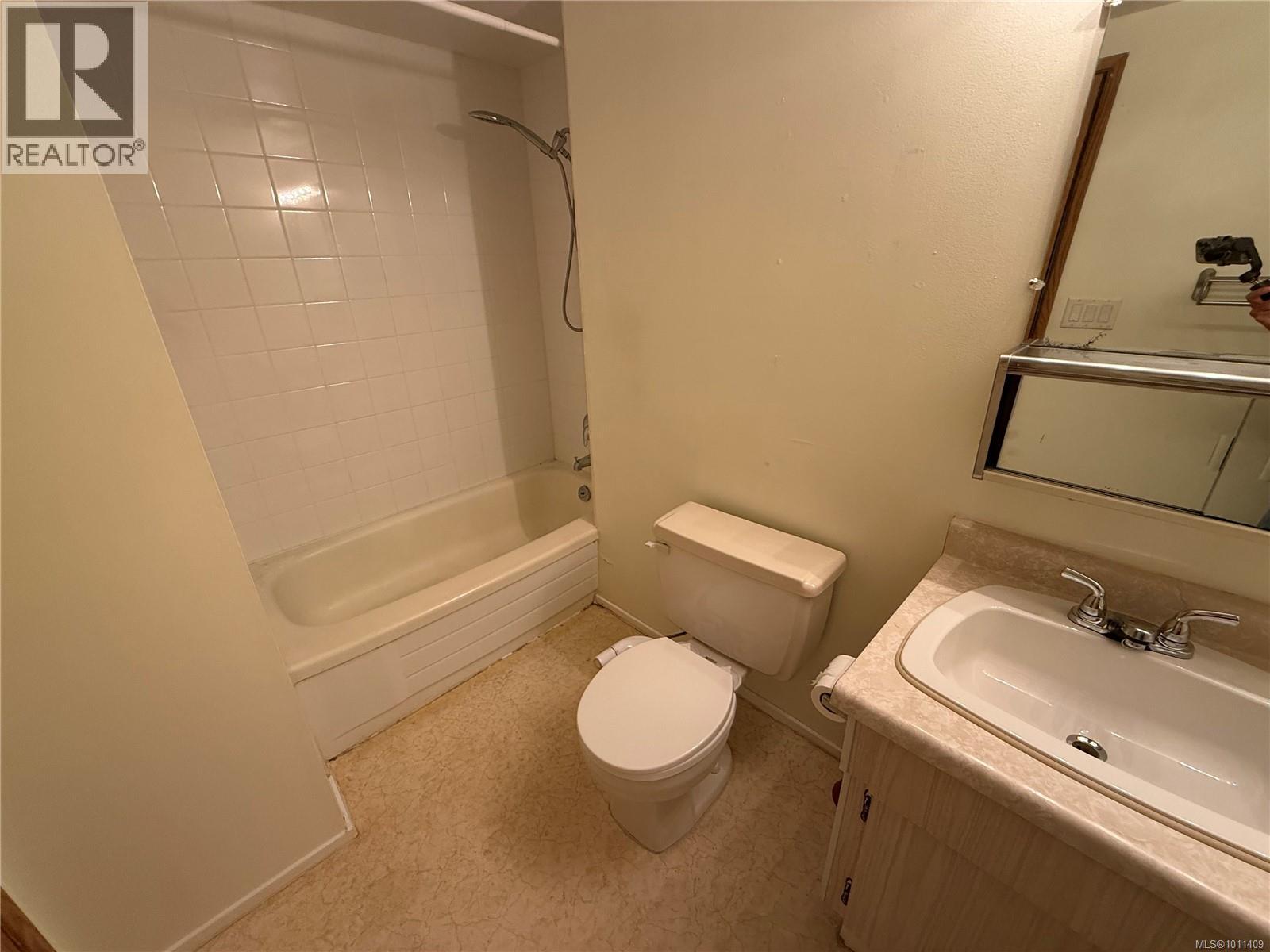Photo 11 of 306 755 Hillside Ave, Victoria BC
