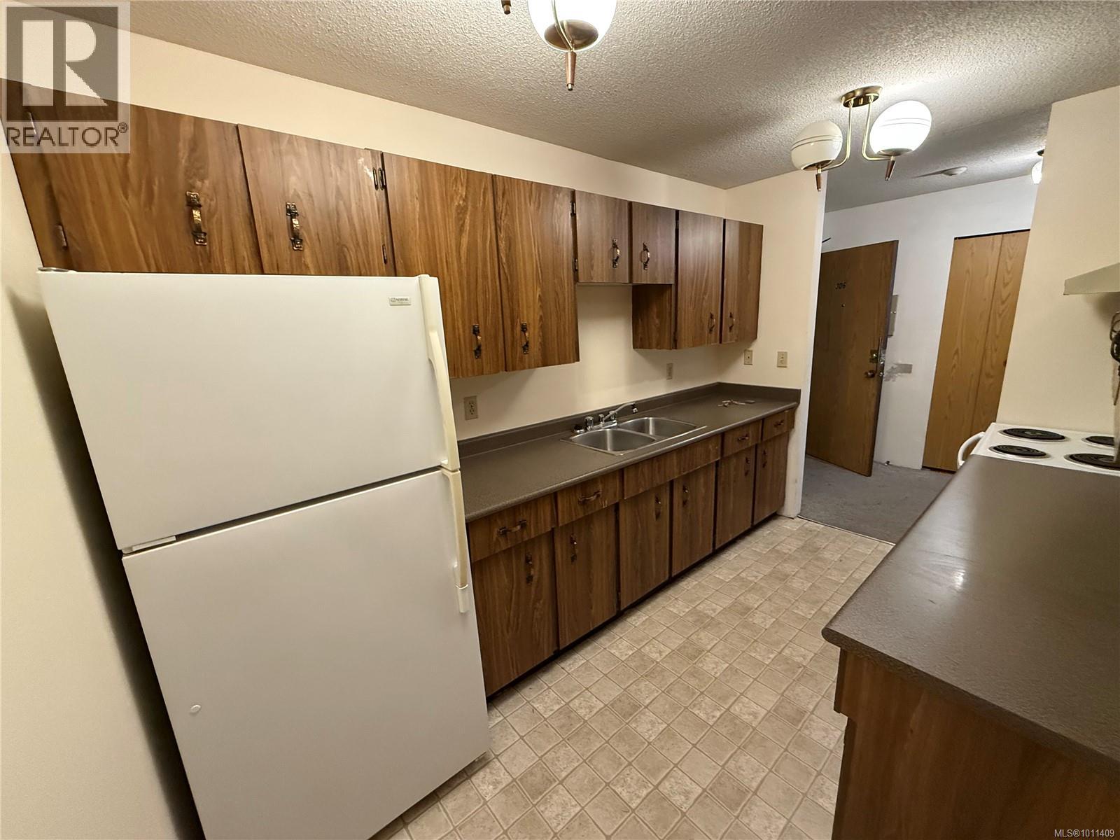 Photo 5 of 306 755 Hillside Ave, Victoria BC