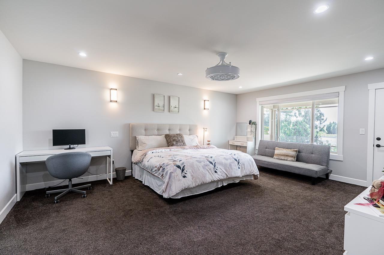Photo 17 of 27562 48 Avenue, Langley BC