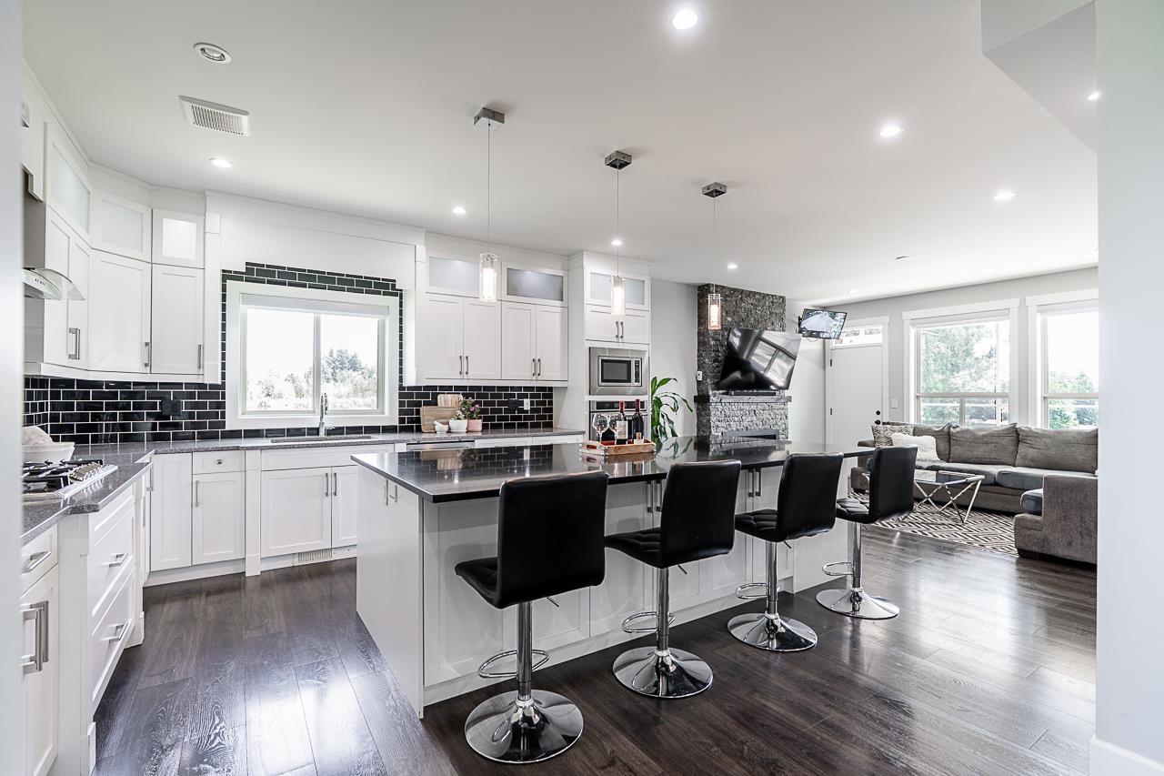 Photo 9 of 27562 48 Avenue, Langley BC