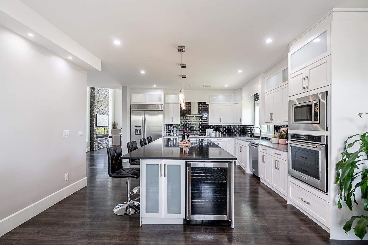 Photo 10 of 27562 48 Avenue, Langley BC