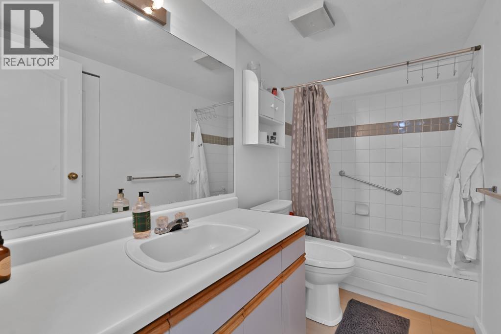 Photo 4 of 213 22661 Lougheed Highway, Maple Ridge BC