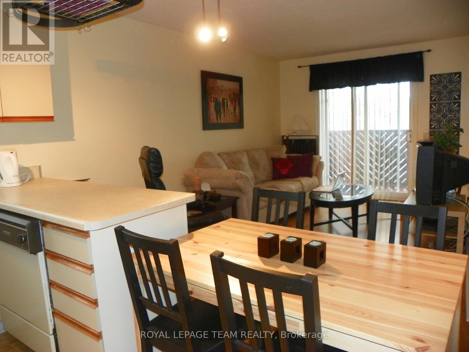 Photo 3 of 5 522 Riverdale Avenue S, Ottawa ON