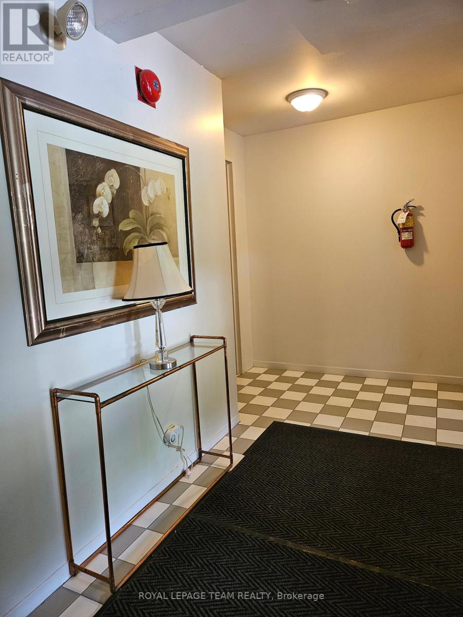 Photo 13 of 5 522 Riverdale Avenue S, Ottawa ON