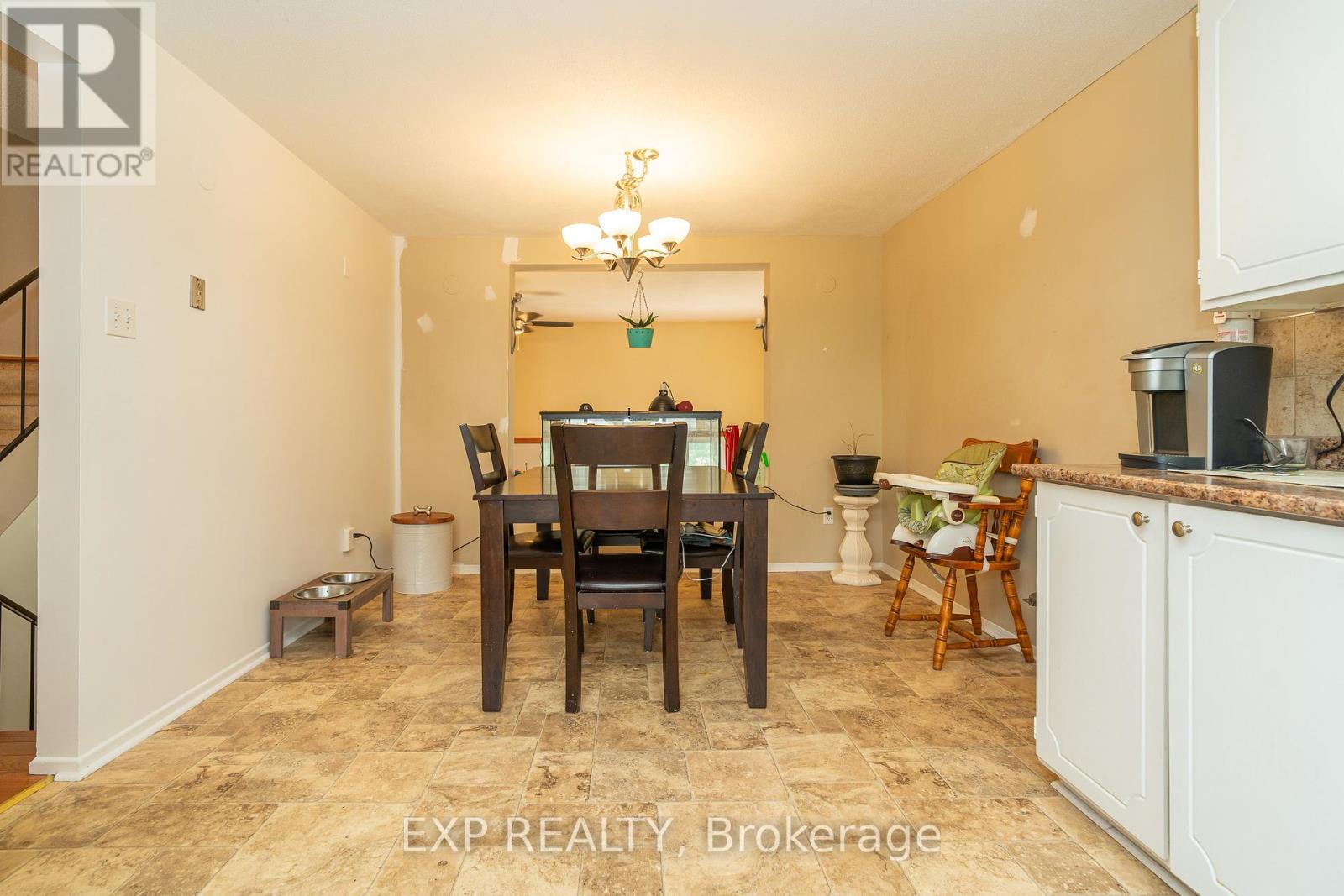 Photo 20 of 40 2296 Orient Park Drive, Ottawa ON