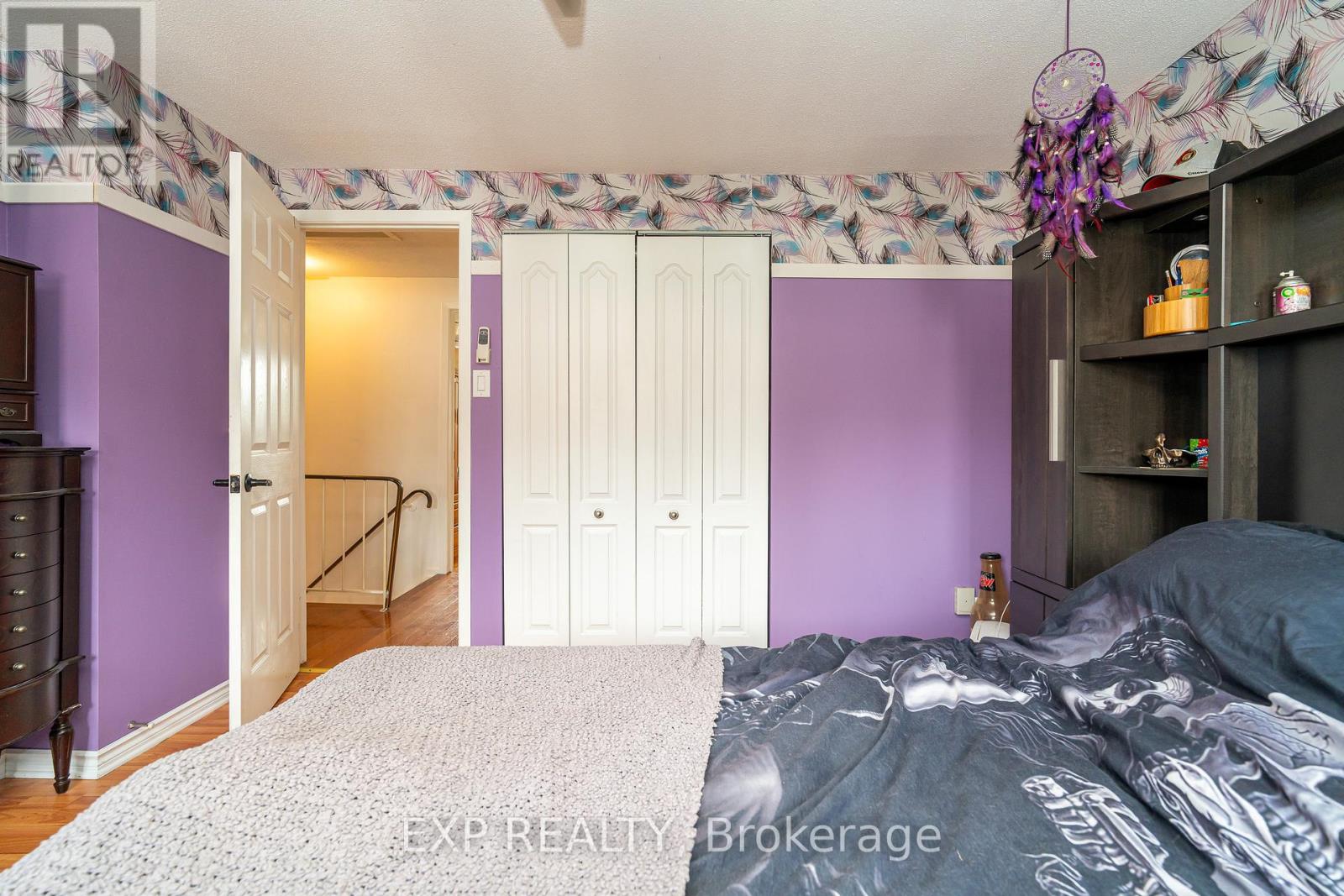 Photo 3 of 40 2296 Orient Park Drive, Ottawa ON