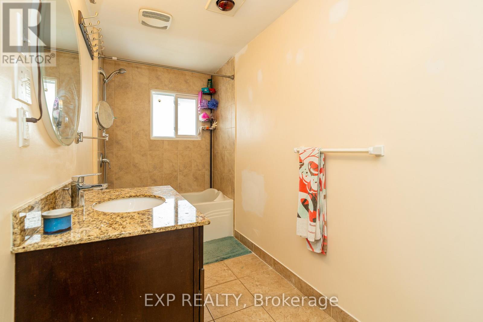 Photo 19 of 40 2296 Orient Park Drive, Ottawa ON