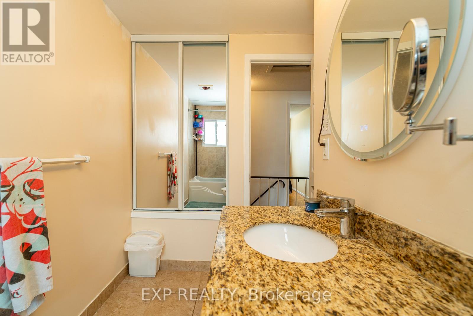Photo 13 of 40 2296 Orient Park Drive, Ottawa ON