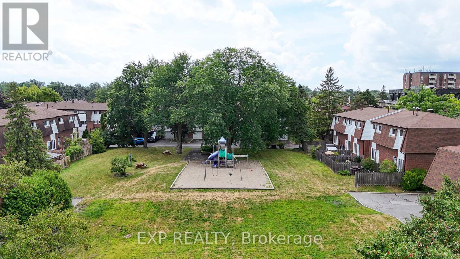 Photo 21 of 40 2296 Orient Park Drive, Ottawa ON