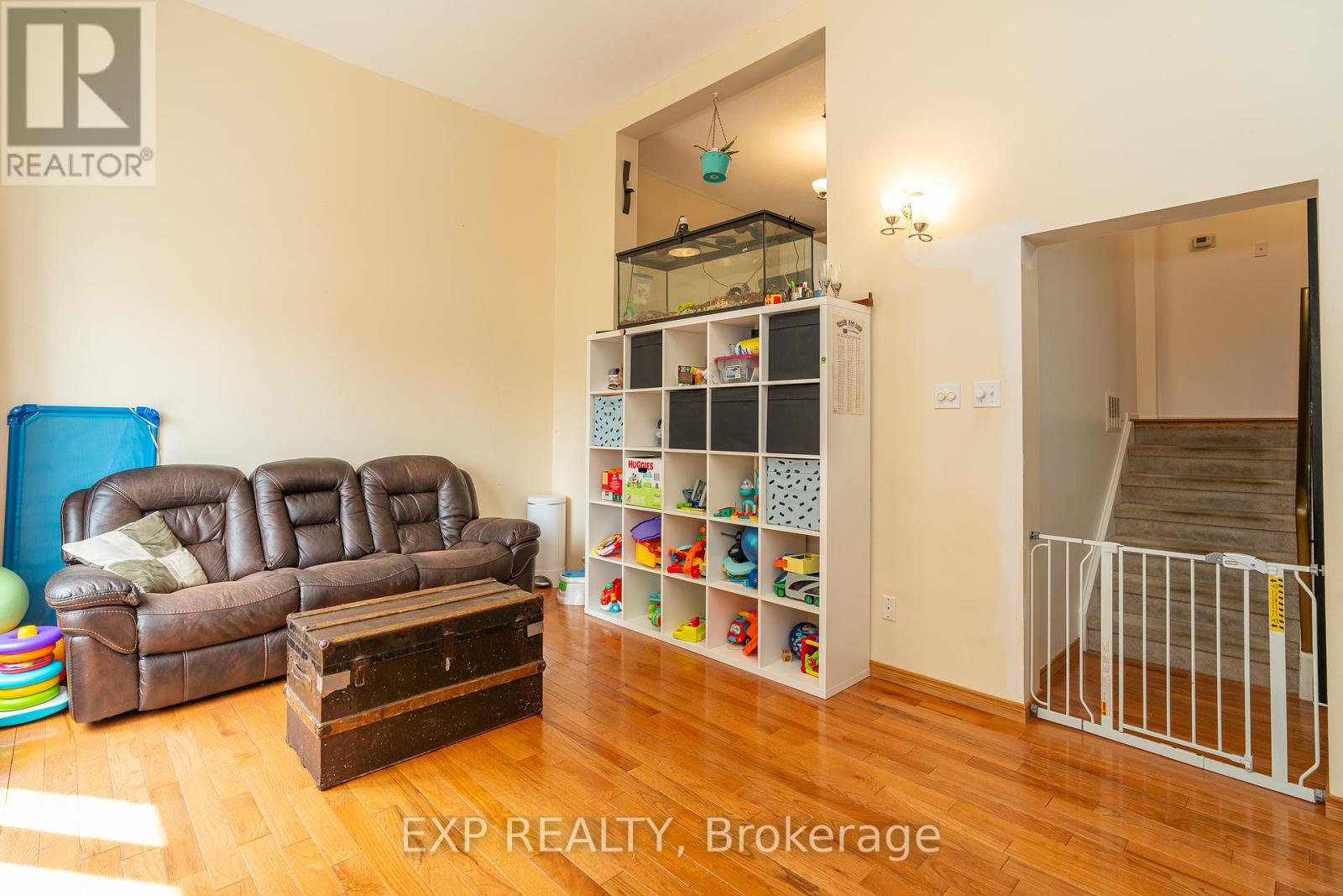 Photo 7 of 40 2296 Orient Park Drive, Ottawa ON