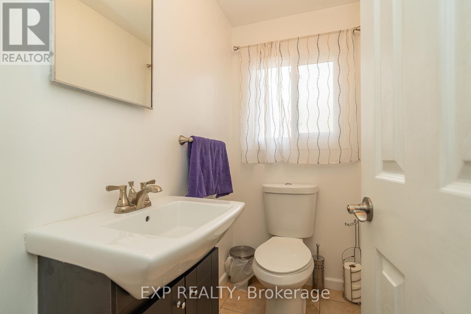 Photo 8 of 40 2296 Orient Park Drive, Ottawa ON