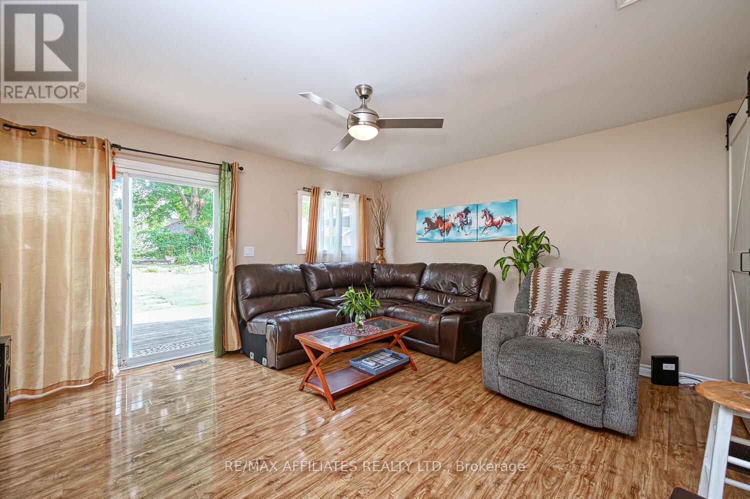 Photo 36 of 60 Chambers Street, Smiths Falls ON