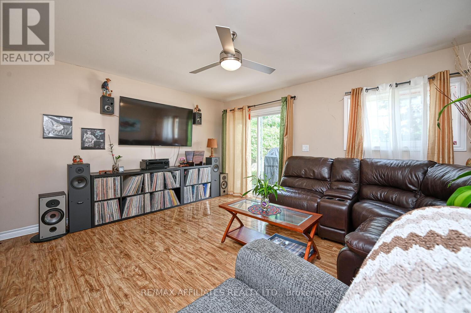 Photo 9 of 60 Chambers Street, Smiths Falls ON