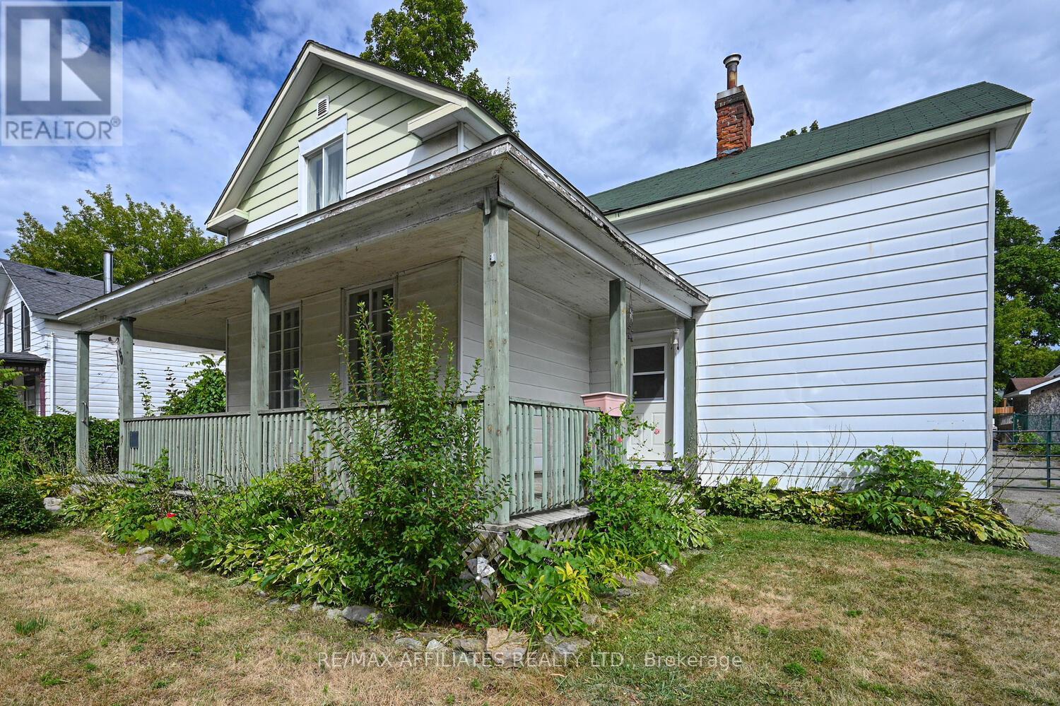Photo 10 of 60 Chambers Street, Smiths Falls ON