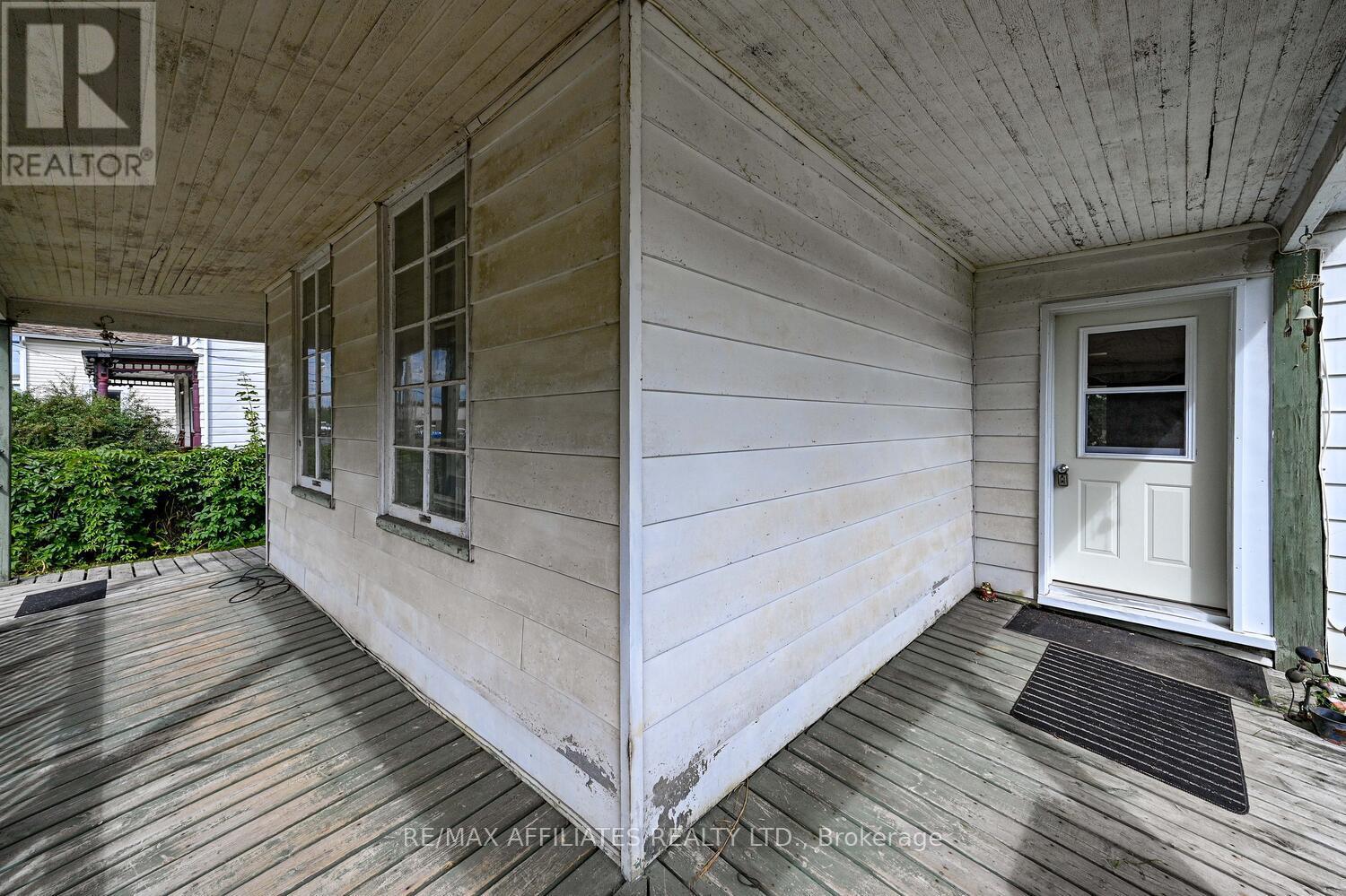 Photo 16 of 60 Chambers Street, Smiths Falls ON