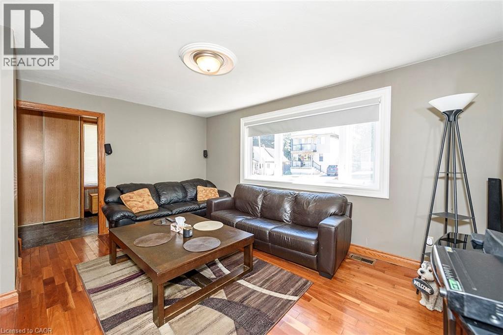 Photo 7 of 58 Fourth Avenue, Cambridge ON