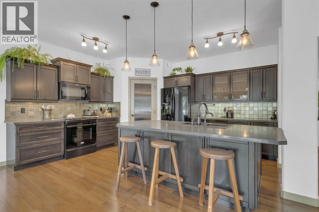 Photo 10 of 68 Sutherland Close, Red Deer AB