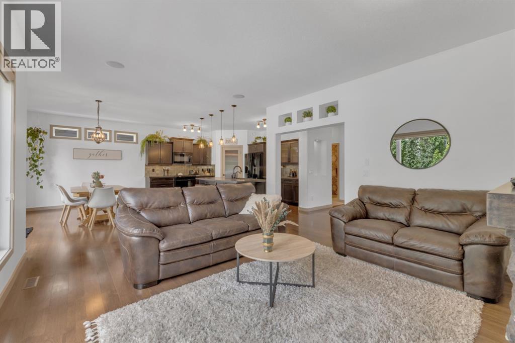 Photo 7 of 68 Sutherland Close, Red Deer AB
