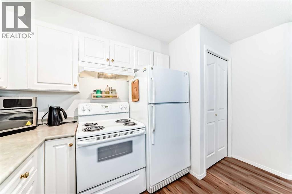 Single Family House for Sale in   Pinecliff Grove NE Pineridge Calgary 