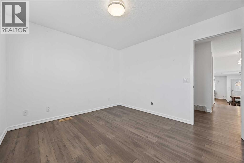 Photo 16 of 31 Martinridge Place Ne, Calgary AB