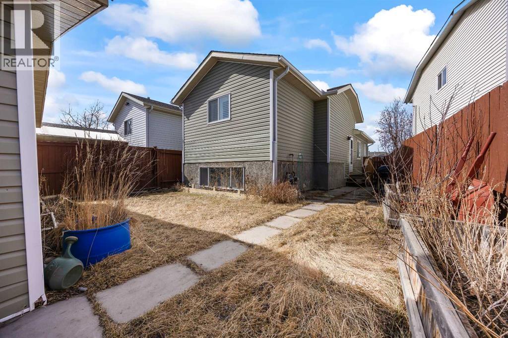 Photo 32 of 31 Martinridge Place Ne, Calgary AB