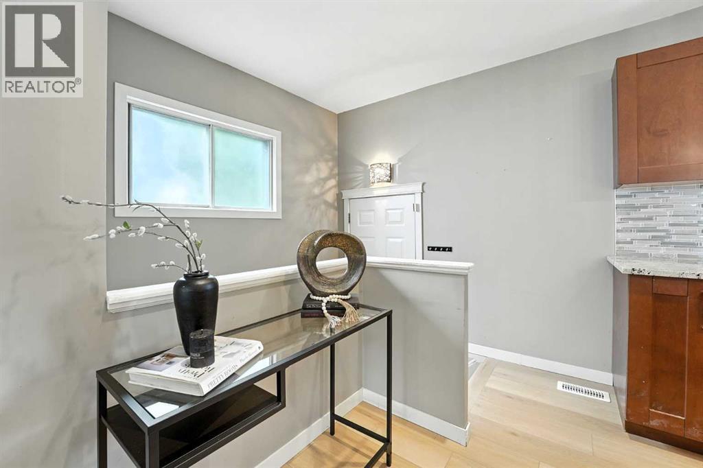 Photo 8 of 284 Acadia Drive Se, Calgary AB
