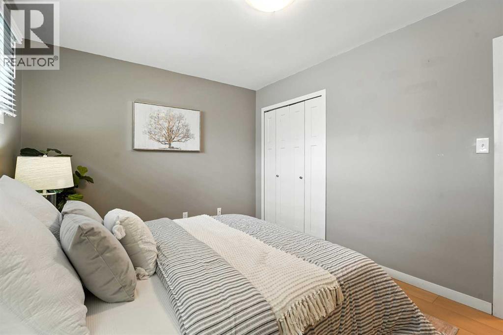 Photo 1 of 284 Acadia Drive Se, Calgary AB