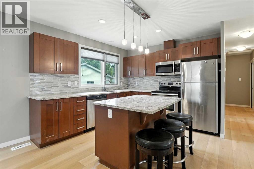 Photo 3 of 284 Acadia Drive Se, Calgary AB