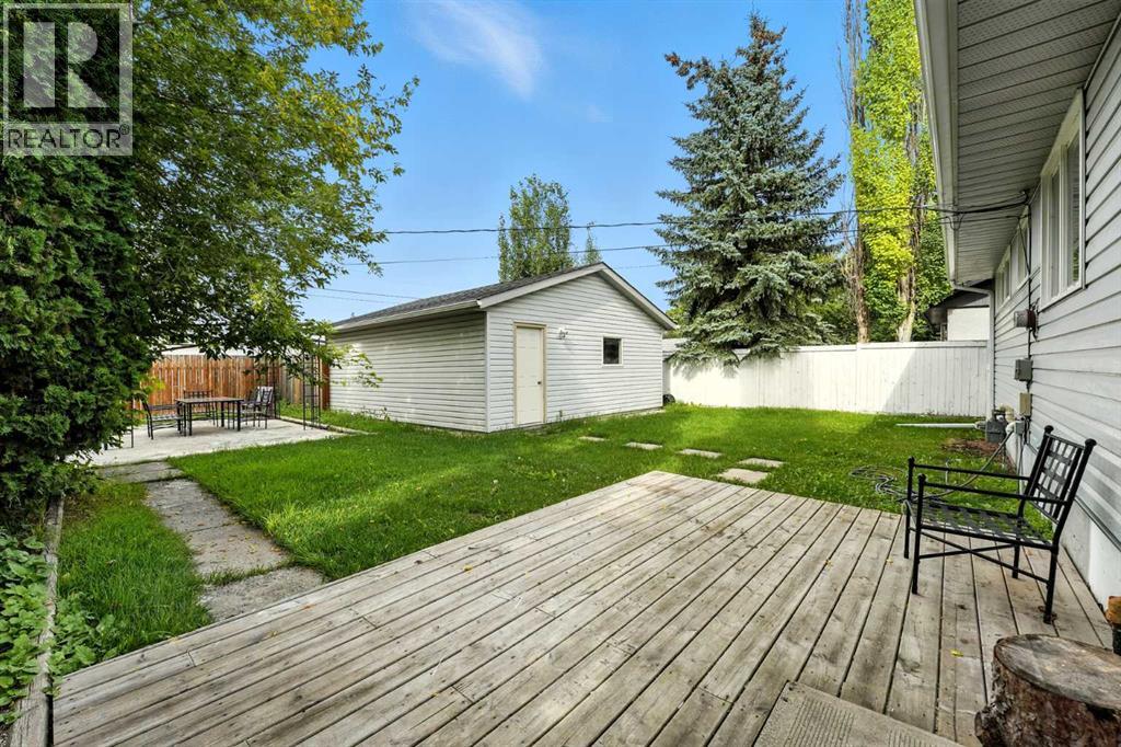 Photo 12 of 284 Acadia Drive Se, Calgary AB