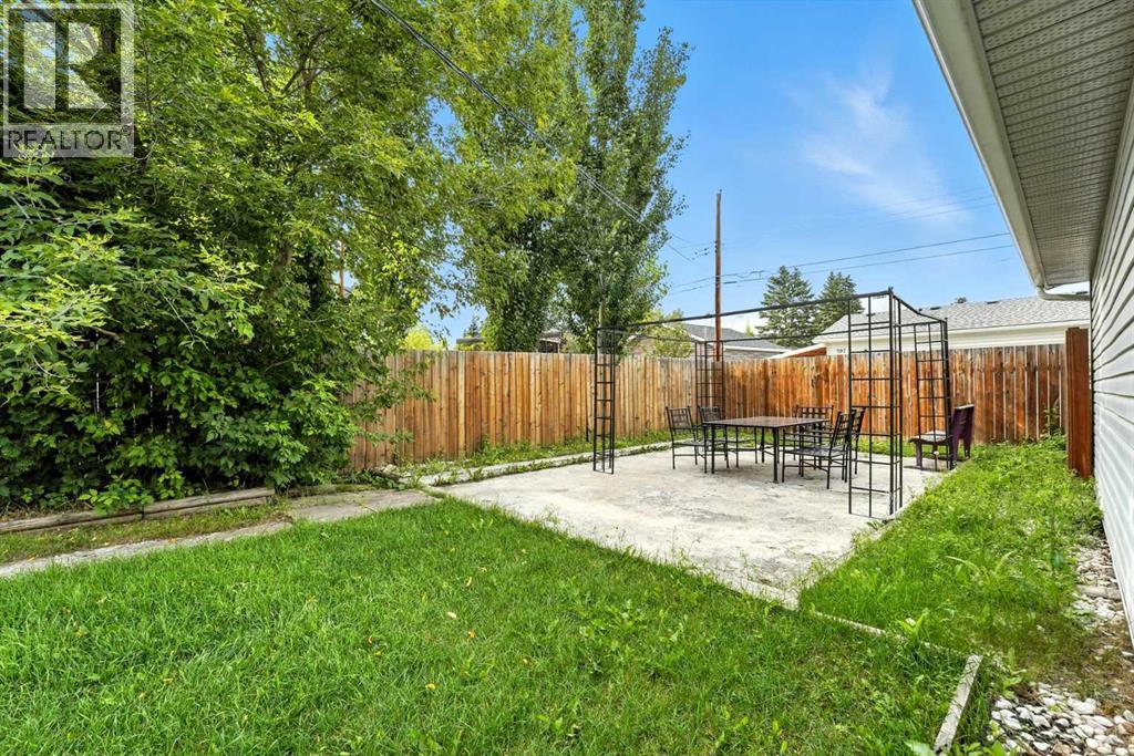 Photo 32 of 284 Acadia Drive Se, Calgary AB