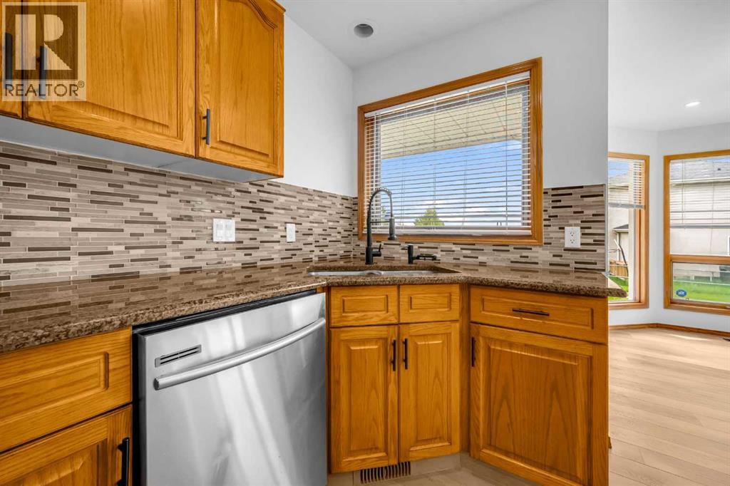 Single Family House for Sale in  Coral Shores Bay NE Coral Springs Calgary 