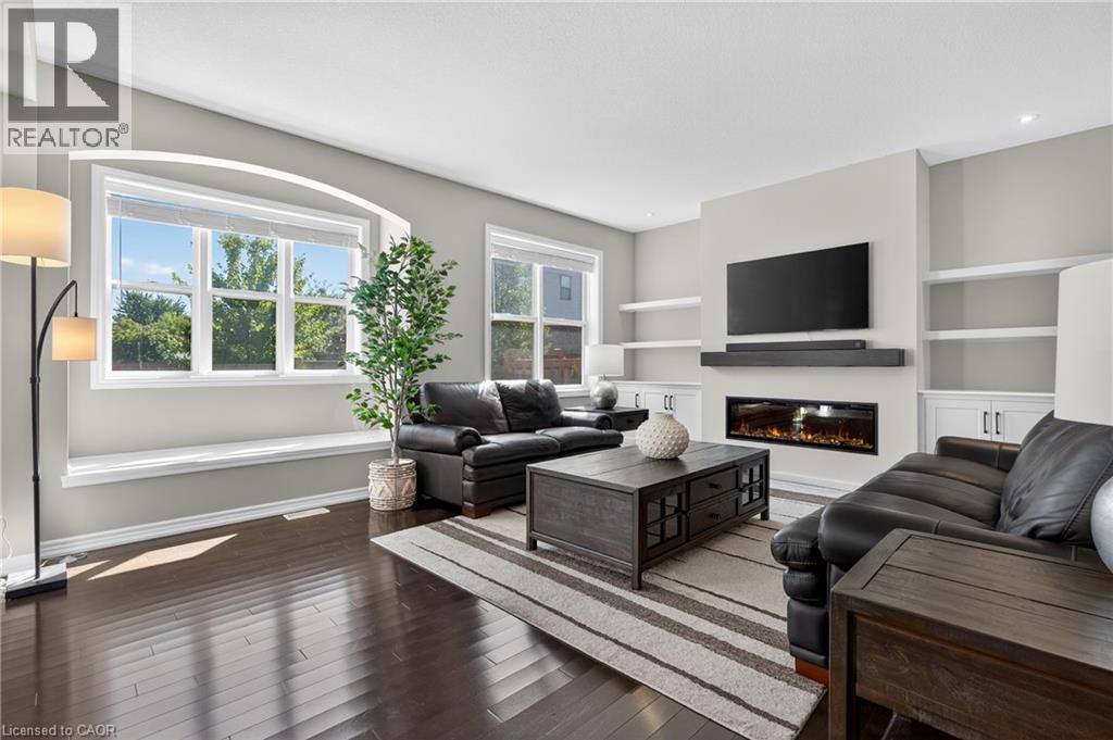Photo 5 of 52 Tremaine Drive, Kitchener ON