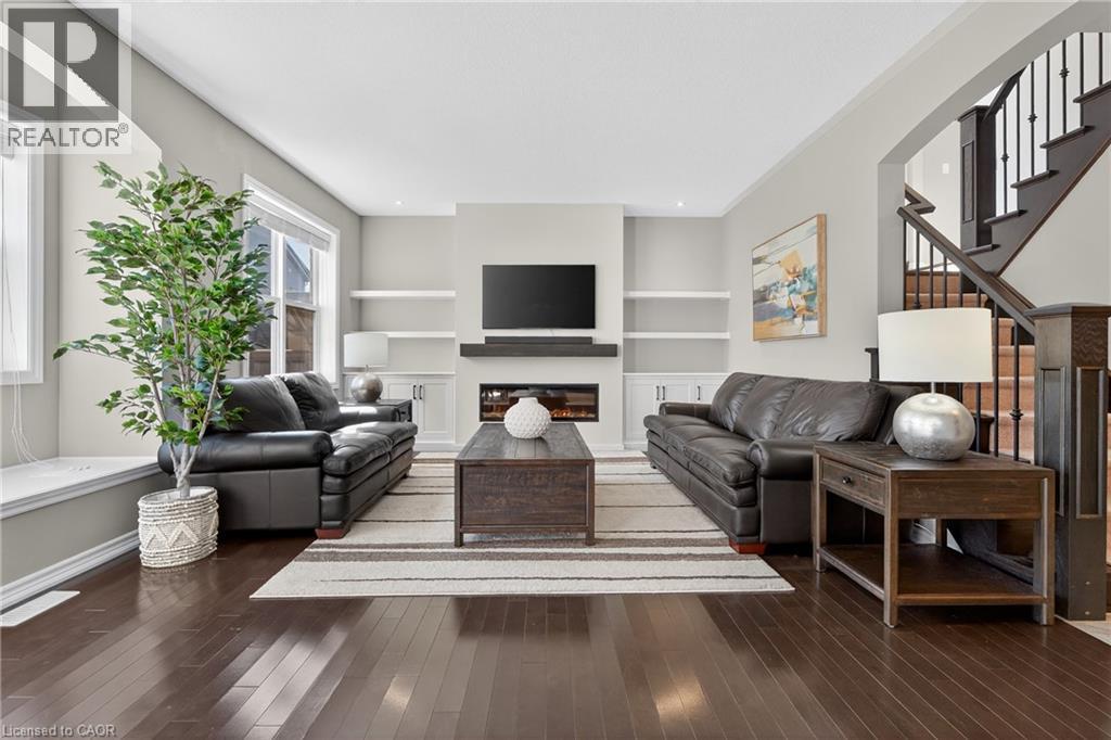 Photo 10 of 52 Tremaine Drive, Kitchener ON
