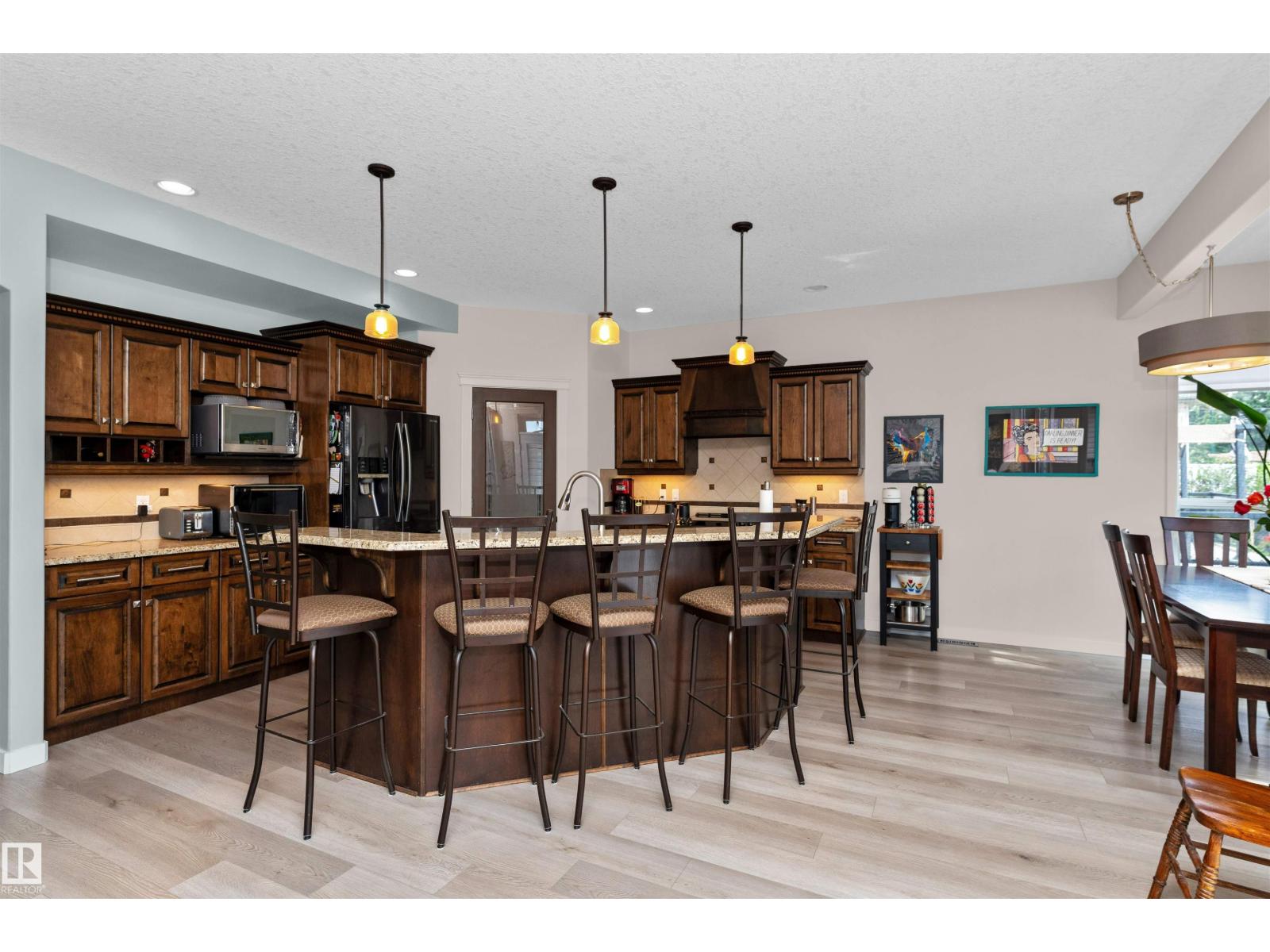 Photo 14 of 9123 210 St Nw, Edmonton AB