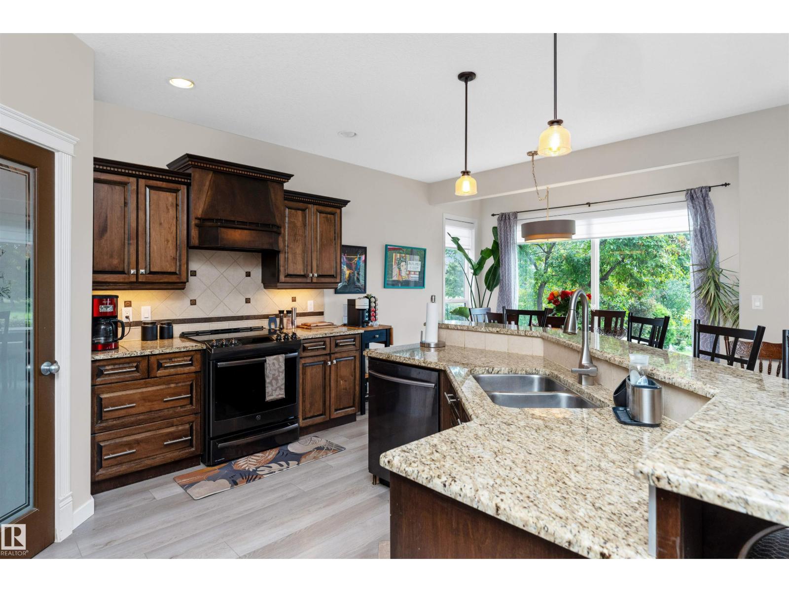 Photo 17 of 9123 210 St Nw, Edmonton AB