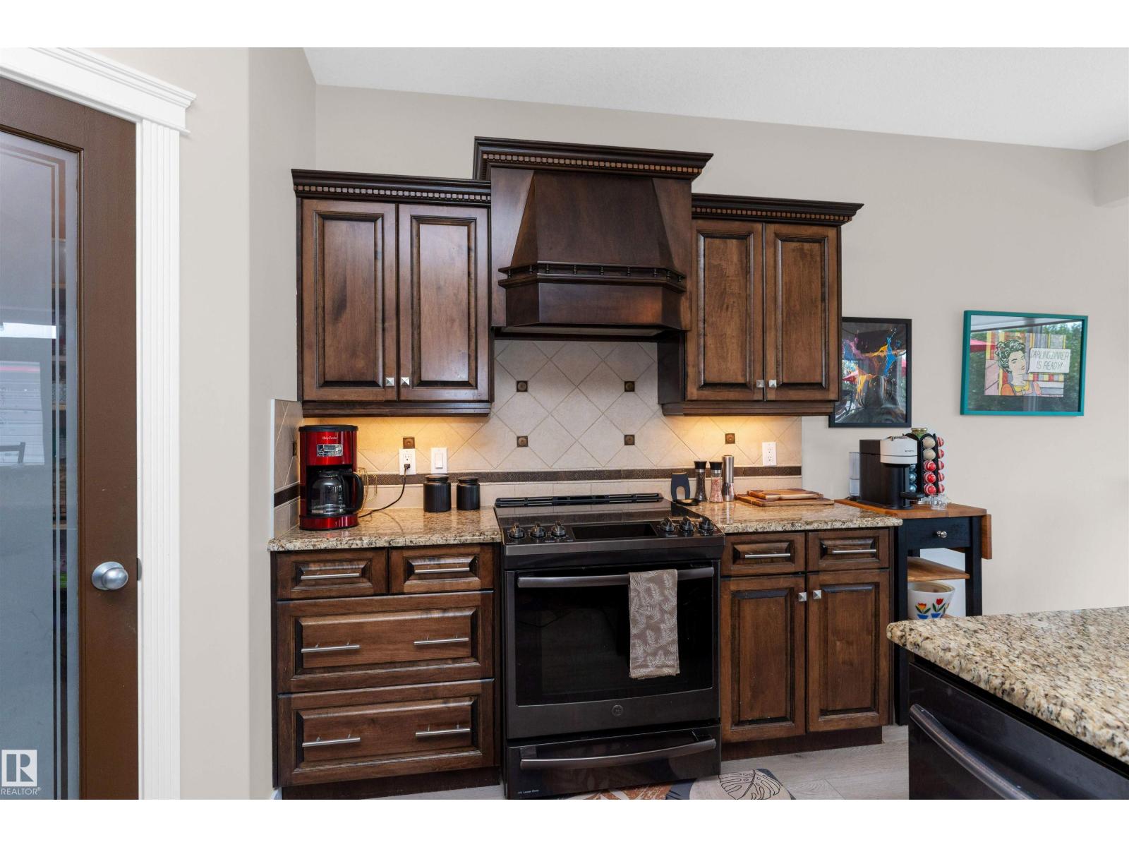 Photo 18 of 9123 210 St Nw, Edmonton AB