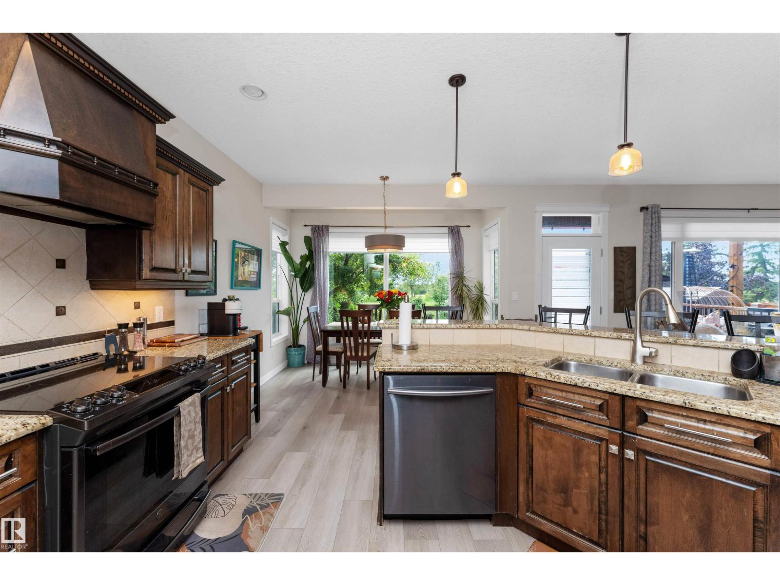 Photo 19 of 9123 210 St Nw, Edmonton AB