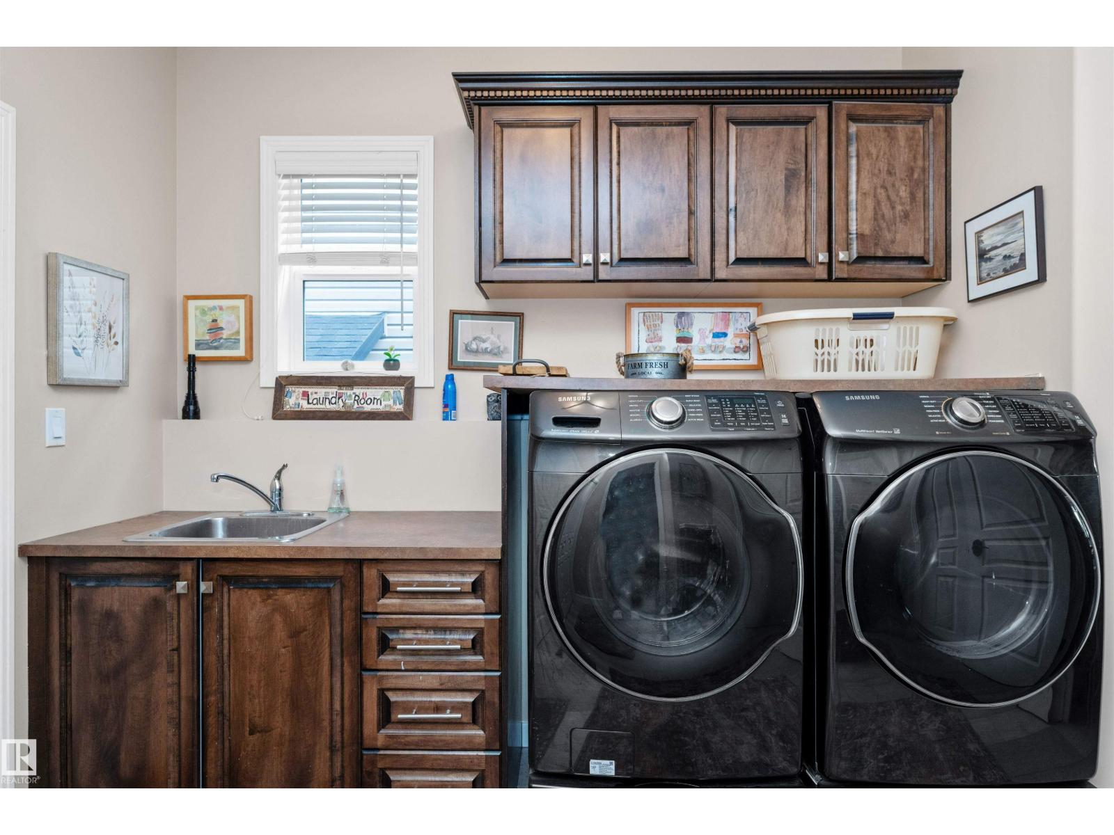 Photo 23 of 9123 210 St Nw, Edmonton AB
