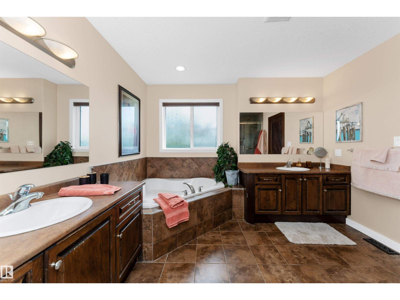 Photo 36 of 9123 210 St Nw, Edmonton AB