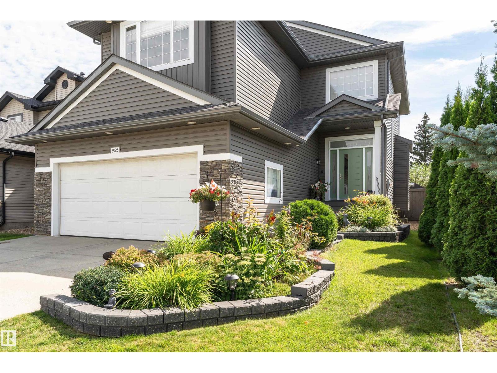 Photo 5 of 9123 210 St Nw, Edmonton AB