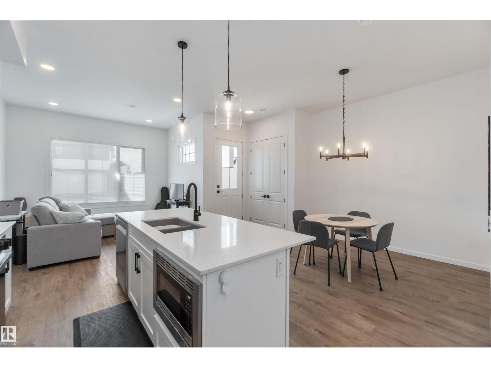 Photo 4 of 19 Deer Meadow Cr, Fort Saskatchewan AB