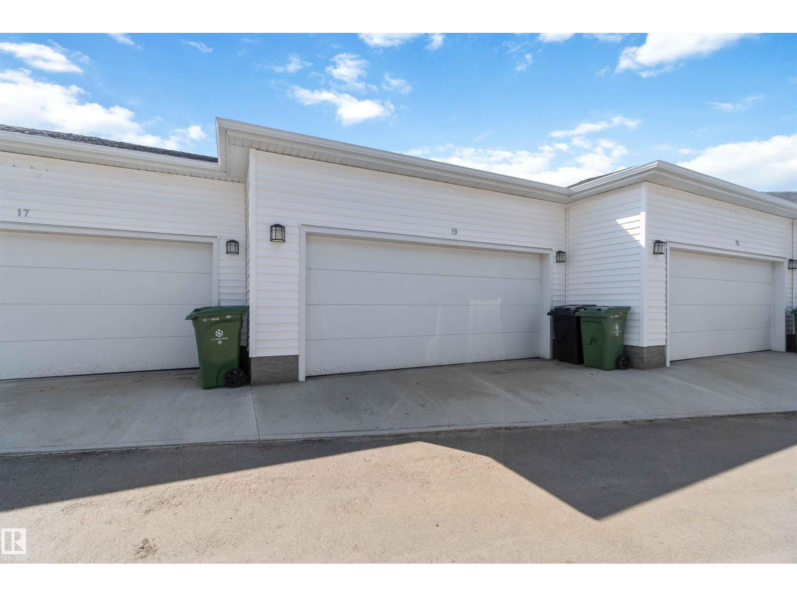 Photo 2 of 19 Deer Meadow Cr, Fort Saskatchewan AB