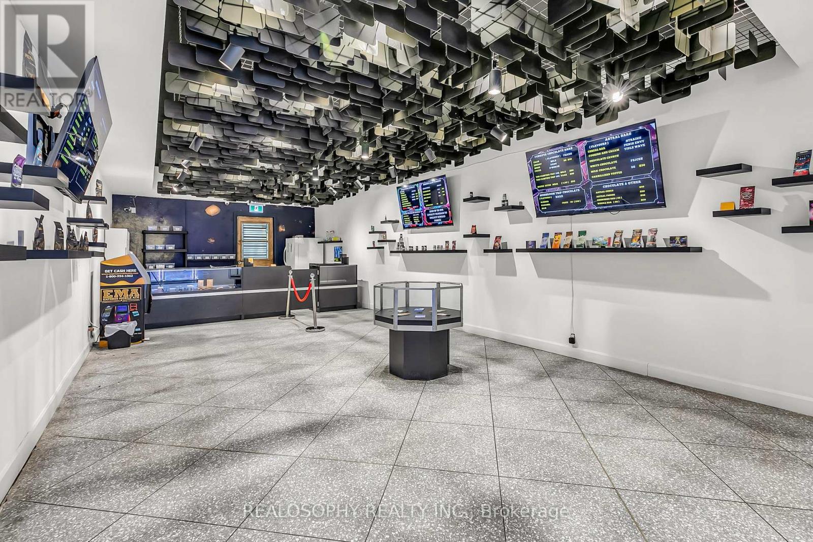 Photo 20 of 518 Queen Street W, Toronto ON