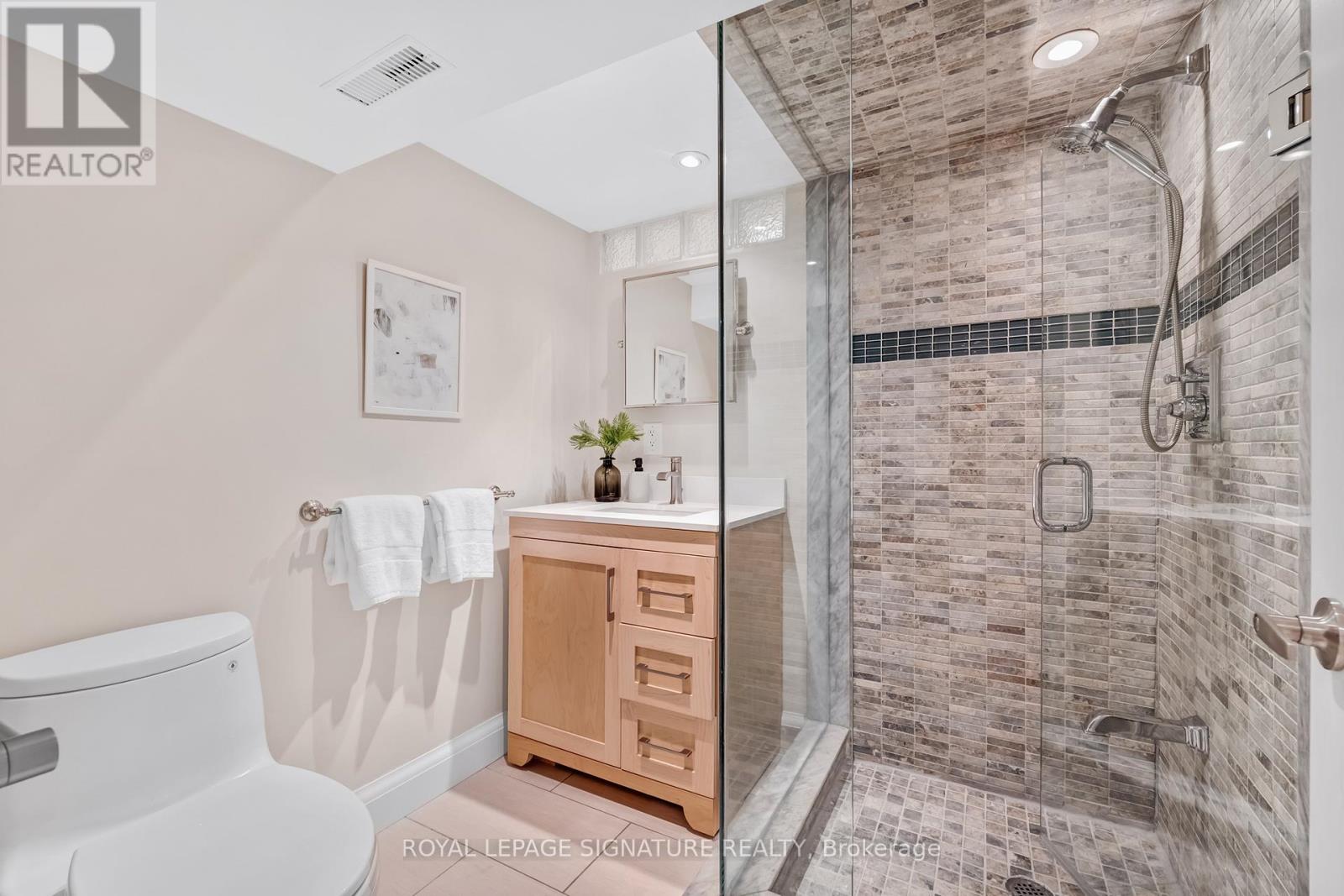 Photo 27 of 51 Coldstream Avenue, Toronto ON