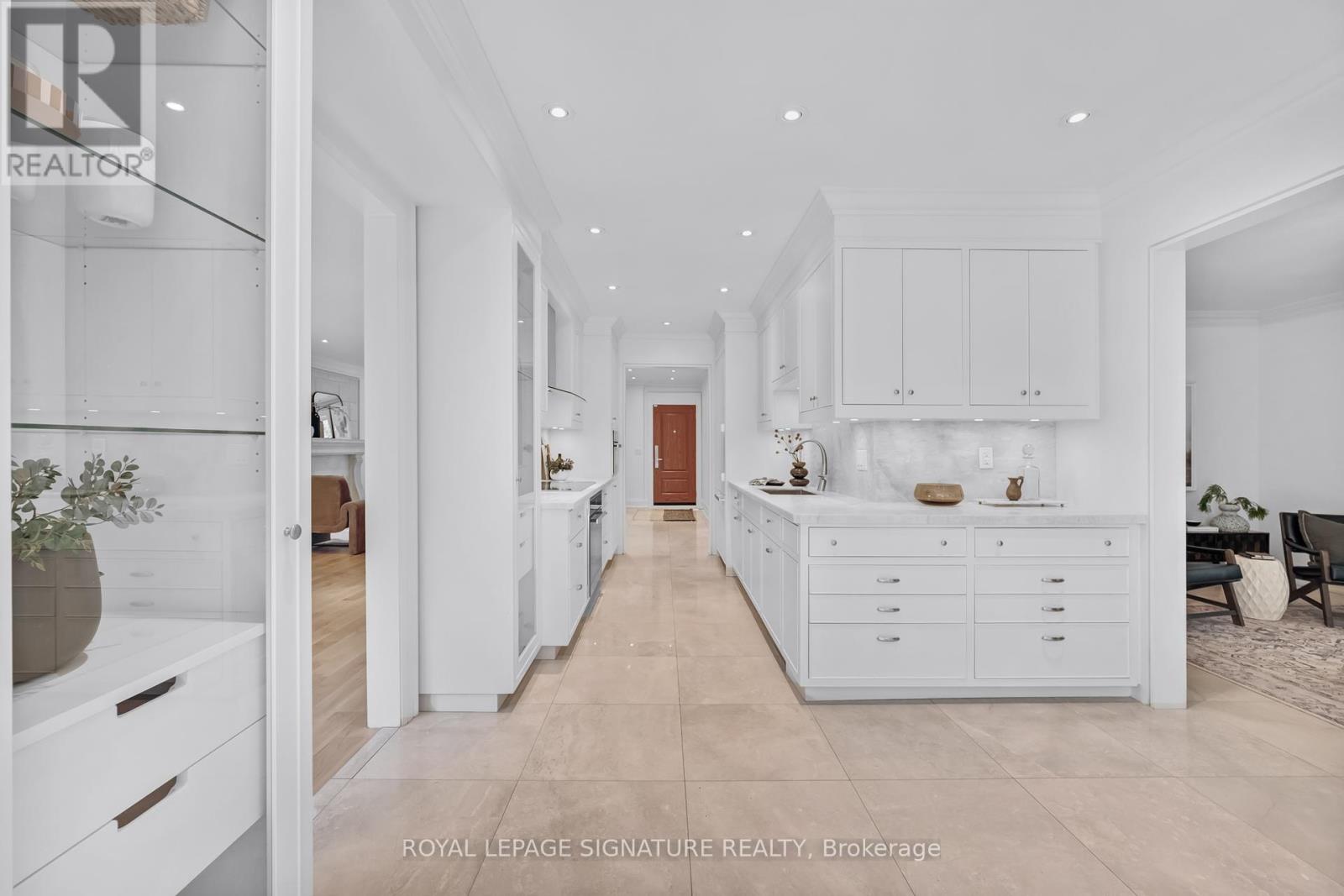 Photo 4 of 51 Coldstream Avenue, Toronto ON
