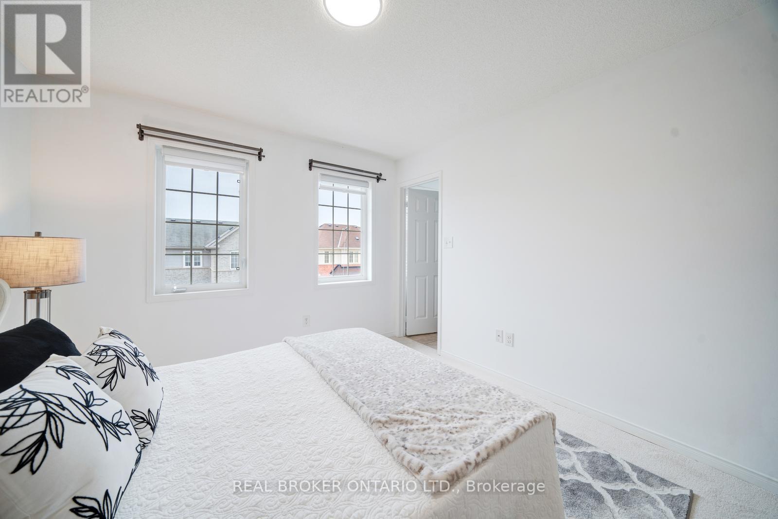 Photo 7 of 505 Rossland Road E, Ajax ON