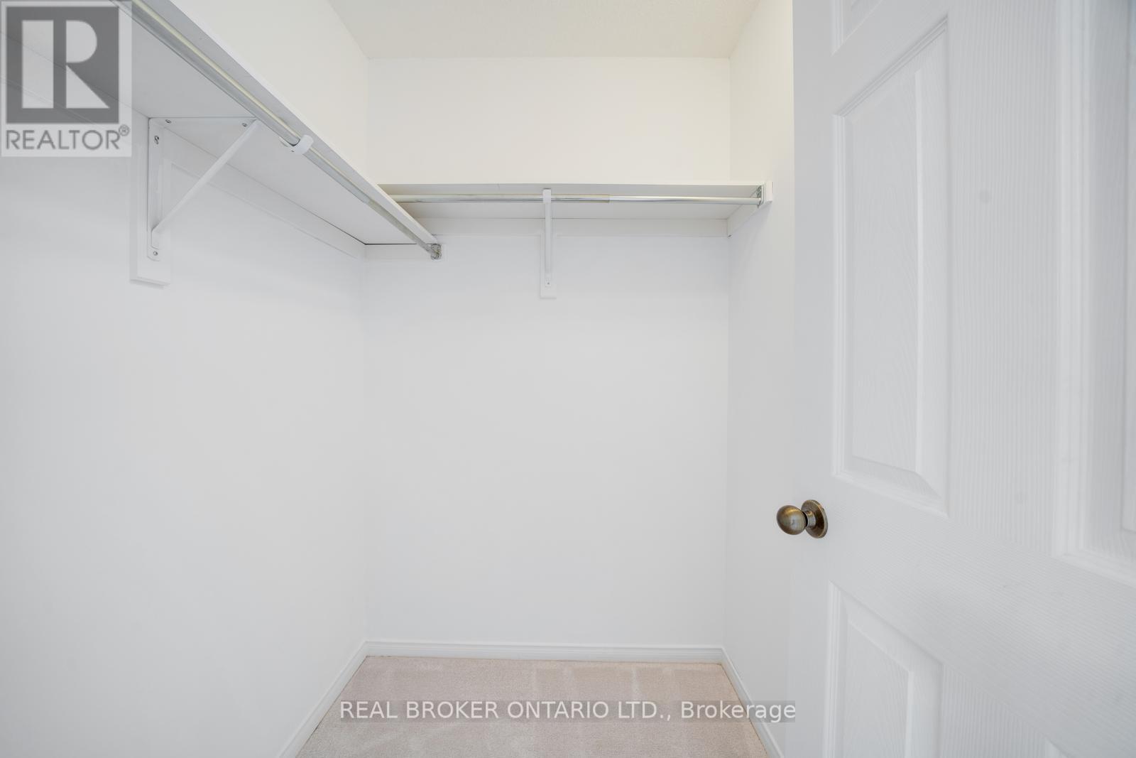 Photo 5 of 505 Rossland Road E, Ajax ON
