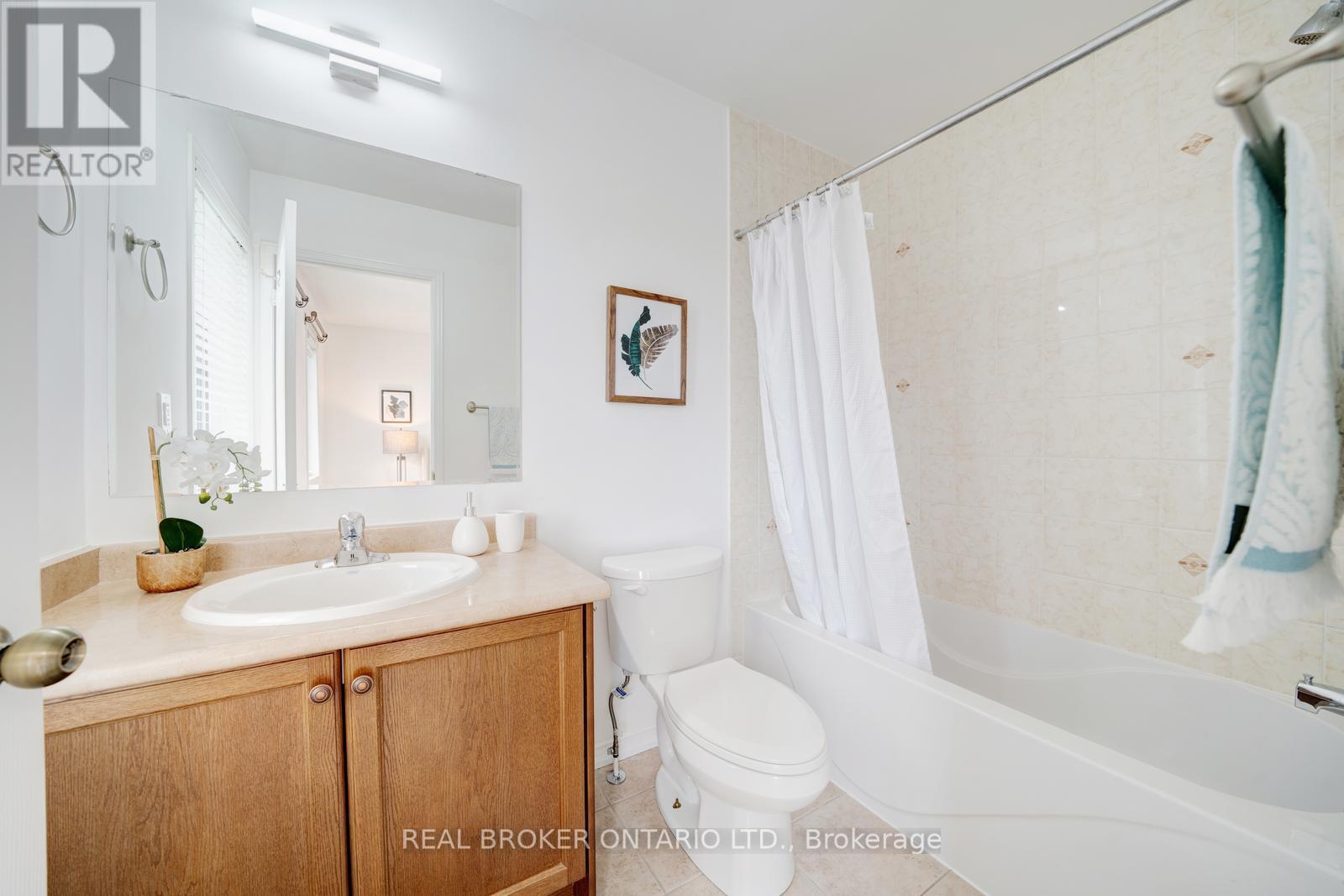 Photo 33 of 505 Rossland Road E, Ajax ON
