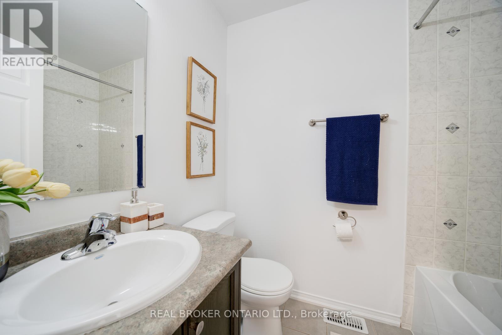 Photo 13 of 505 Rossland Road E, Ajax ON